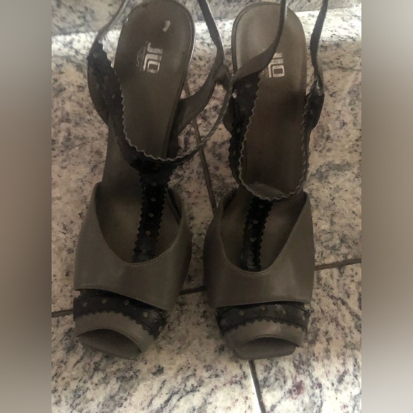 JLo by Jennifer Lopez platform shoes, gray and black size 8 - Picture 2 of 4